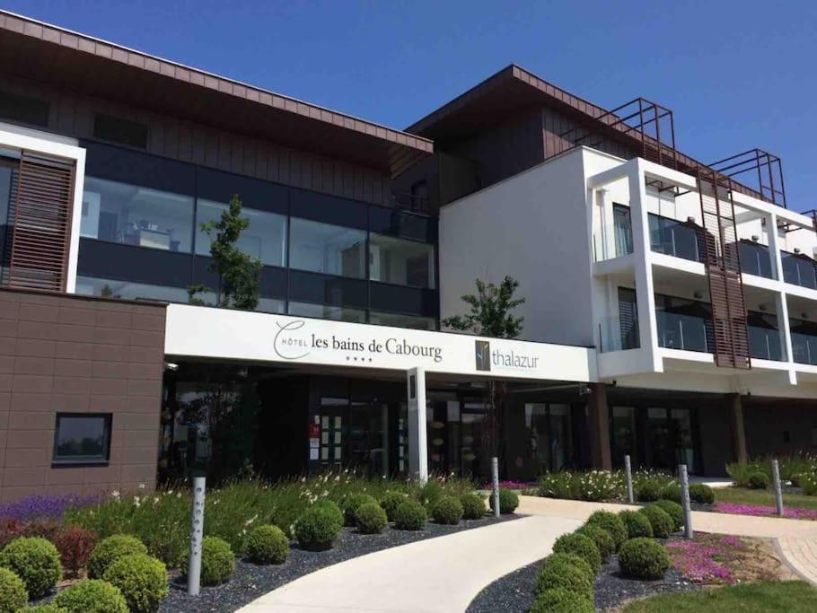 Cabourg-La Mer A Vos Pieds Et La Thalasso A 50 M Exterior foto